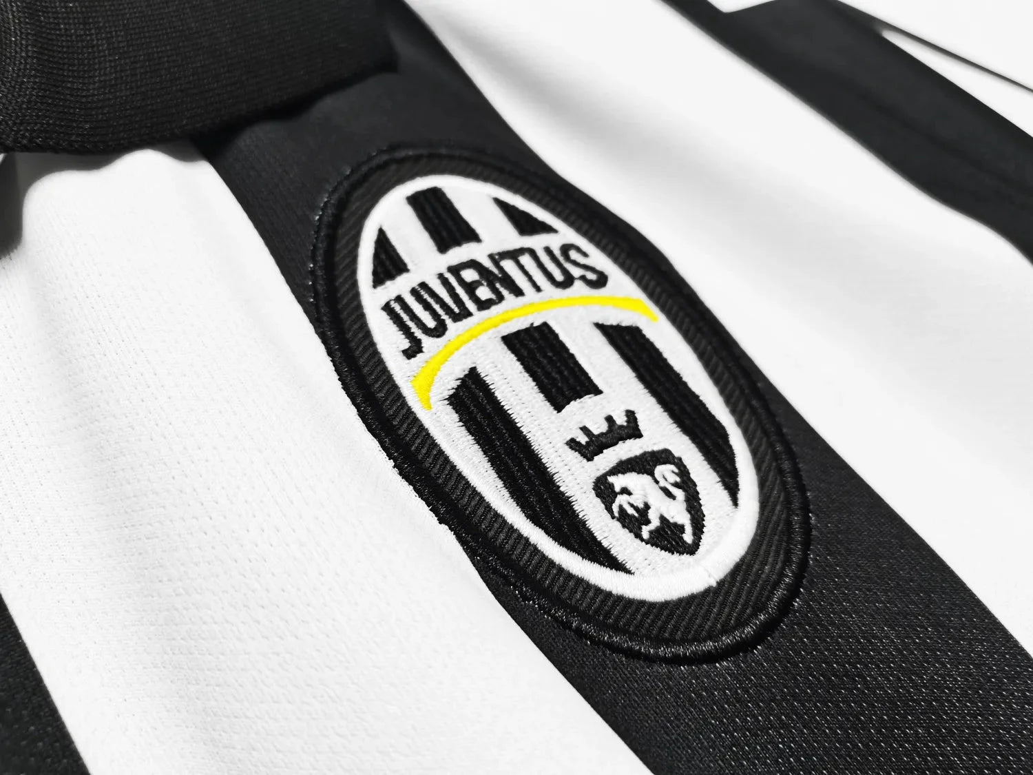 Juventus 14/15 Home Jersey Champion Gearz