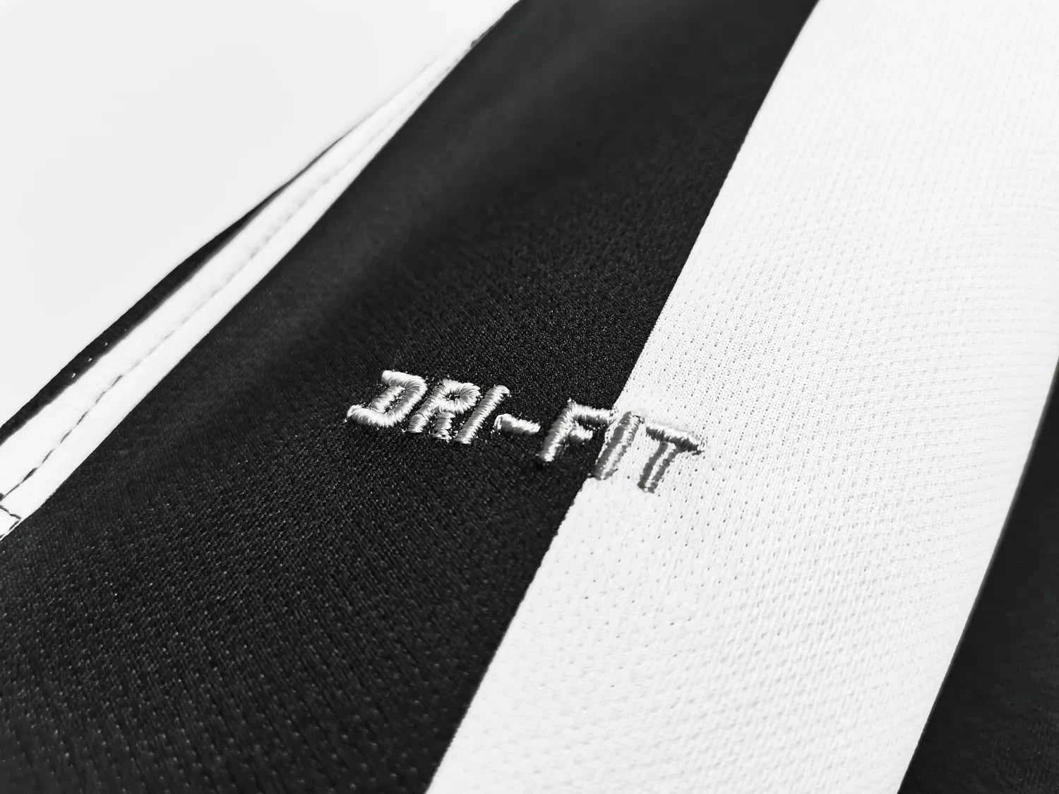 Juventus 14/15 Home Jersey Champion Gearz